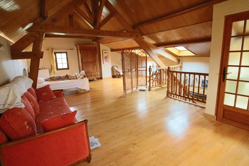 Maison - 208 m² - 8 pièces