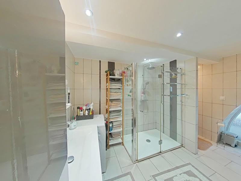 Maison - 245 m² - 10 pièces