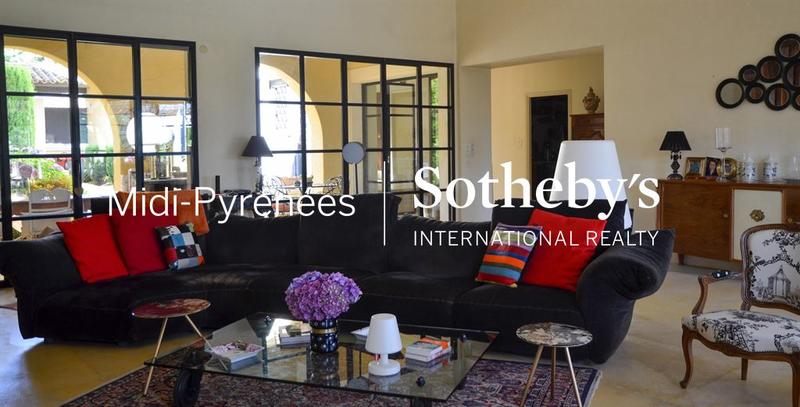 Maison de ville - 375 m² - 9 pièces