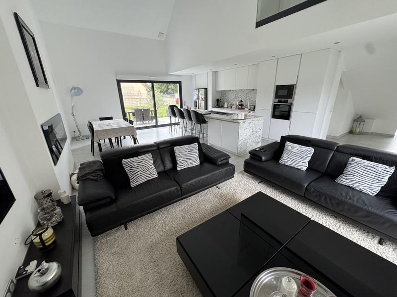 Maison - 230 m² - 8 pièces