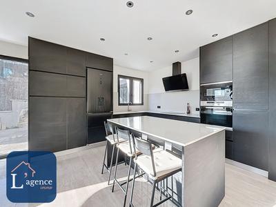 Maison - 202 m² - 8 pièces