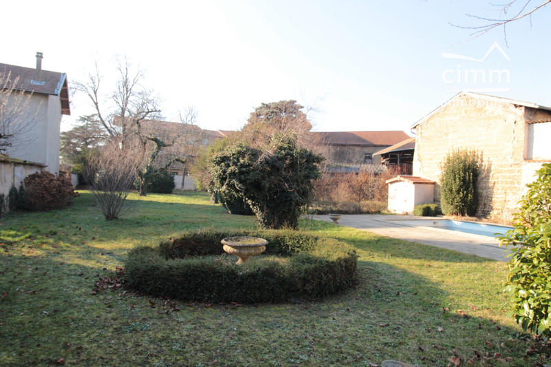 Maison traditionnelle - 225 m² - 5 pièces