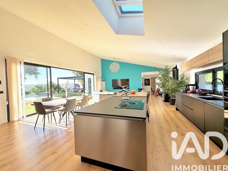 Maison - 207 m² - 6 pièces