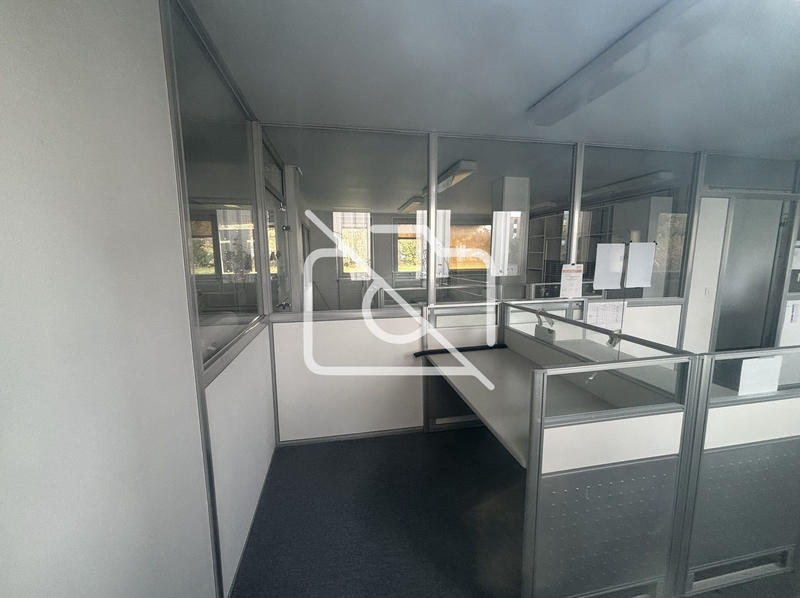 Entrepôt - 2 500 m²