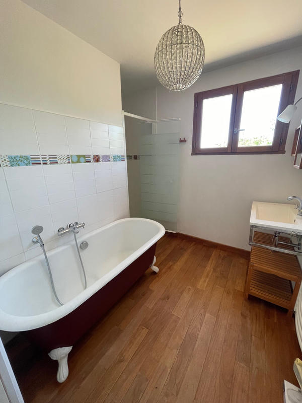 Maison - 200 m² - 9 pièces