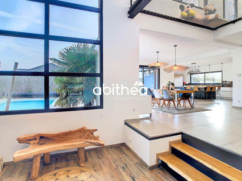 Maison - 281 m² - 11 pièces