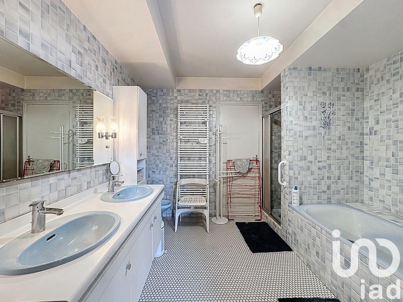 Maison - 306 m² - 8 pièces