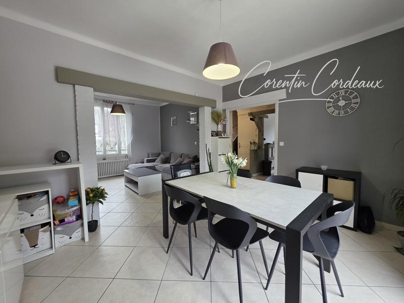 Maison - 96 m² - 6 pièces