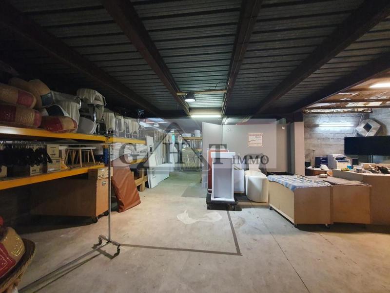 Entrepôt - 1 371 m²