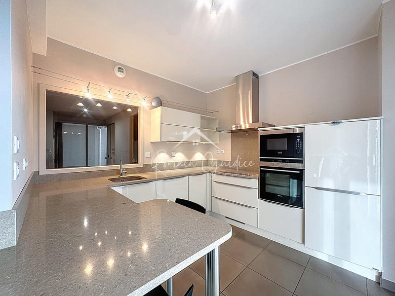 Appartement - 82 m² - 3 pièces