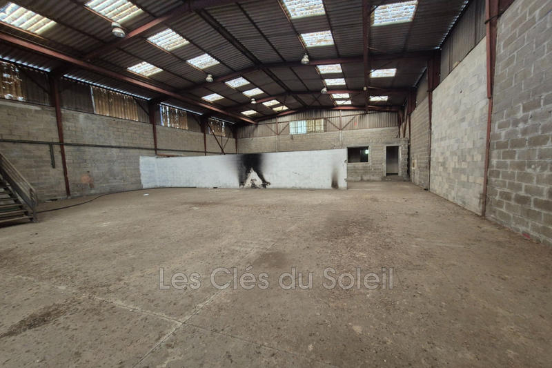 Parking / Garage - 550 m²