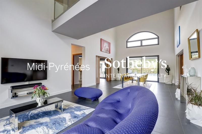 Maison - 320 m² - 9 pièces