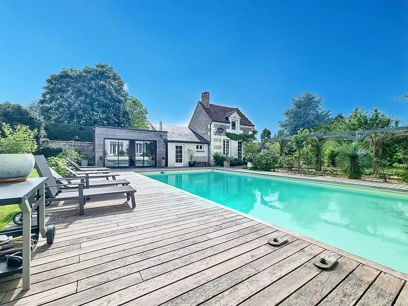 Maison - 250 m² - 10 pièces