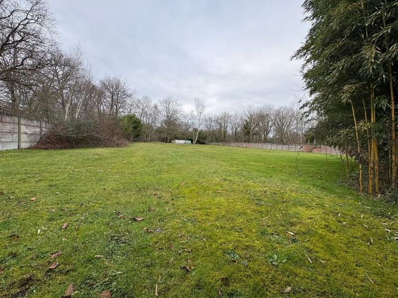 Terrain constructible - 1 130 m²