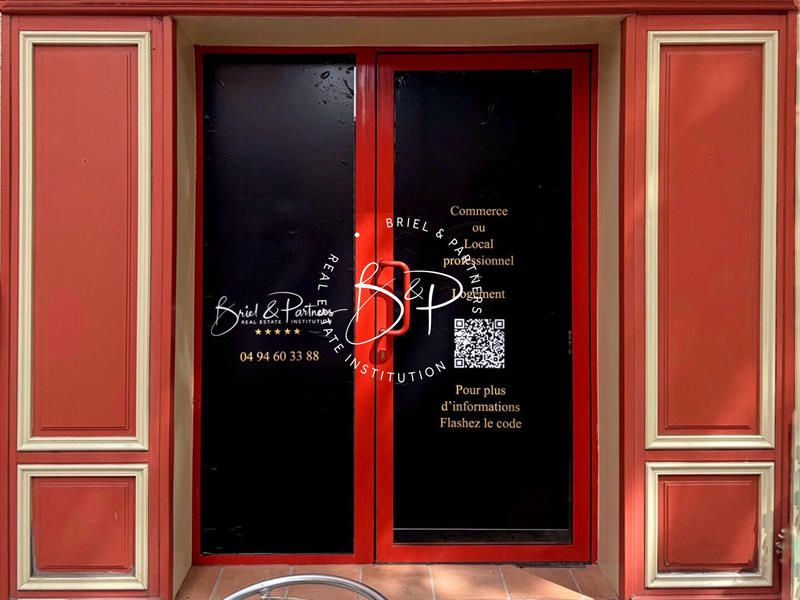 Local commercial - 54 m² - 3 pièces