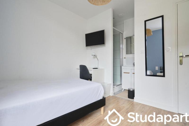 Chambre - 11 m² - 1 pièce