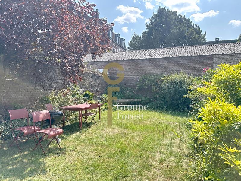 Maison - 250 m² - 8 pièces