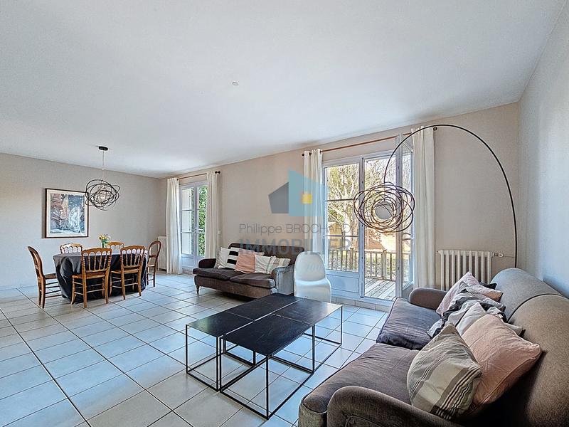 Maison - 169 m² - 9 pièces