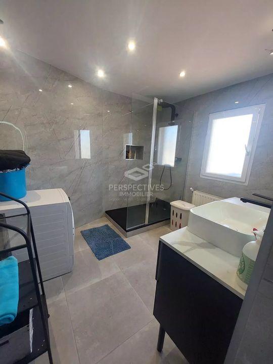 Maison - 243 m² - 8 pièces