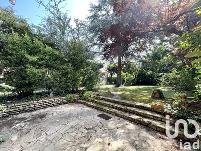 Maison - 205 m² - 9 pièces