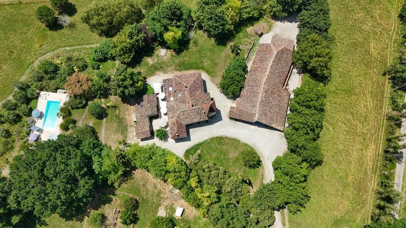 Corps de ferme - 319 m² - 9 pièces