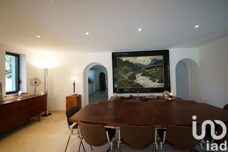 Maison - 250 m² - 9 pièces