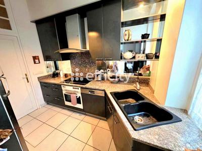 Maison - 267 m² - 11 pièces