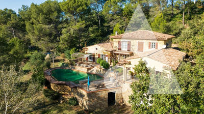 Maison - 275 m² - 6 pièces