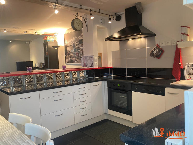 Maison - 335 m² - 12 pièces