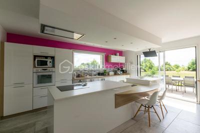 Maison - 168 m² - 8 pièces