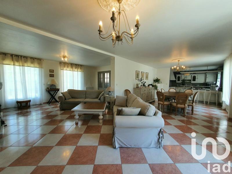 Maison - 218 m² - 8 pièces