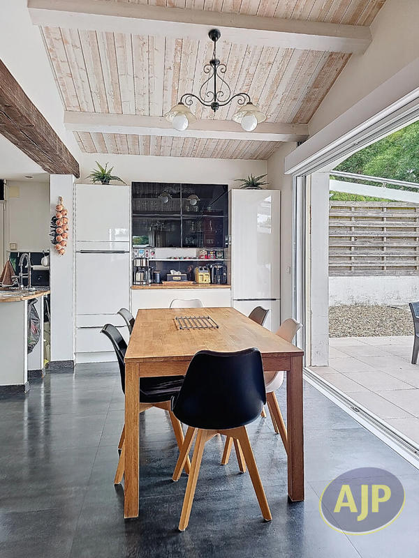 Maison - 189 m² - 8 pièces