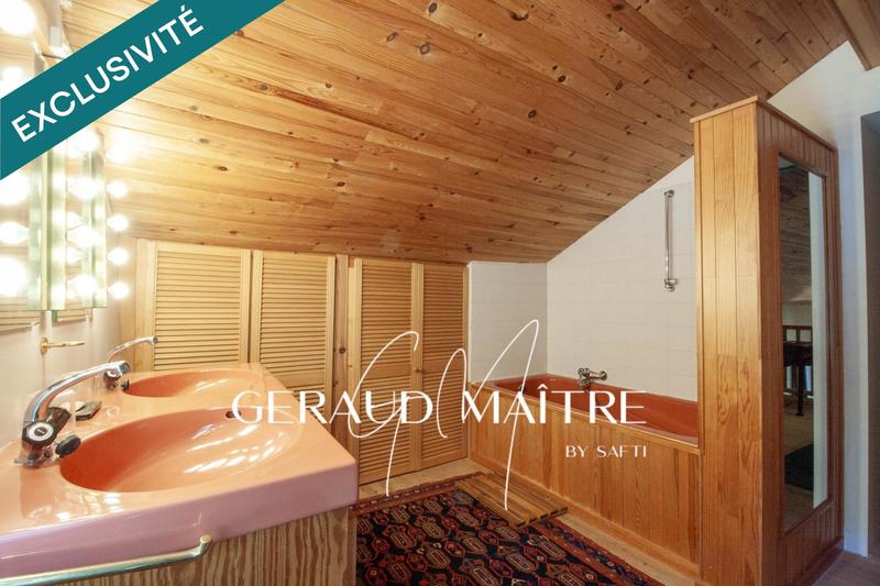 Maison - 1 080 m² - 90 pièces