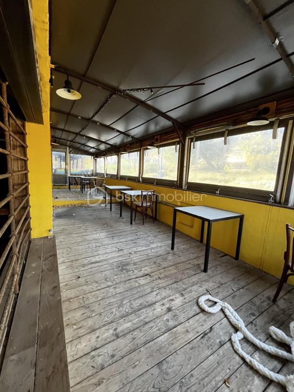 Local commercial - 129 m² - 4 pièces