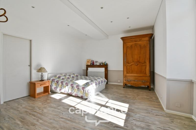 Maison - 268 m² - 10 pièces