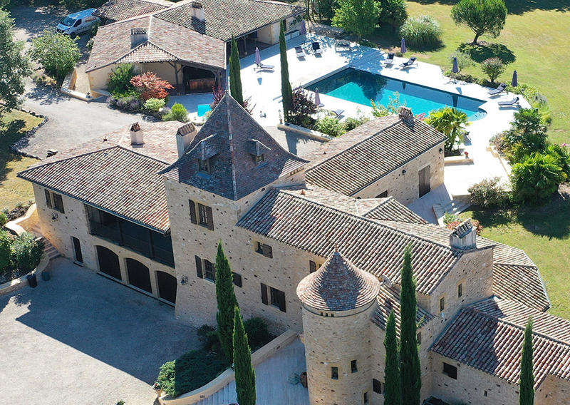 Demeure - 755 m² - 25 pièces