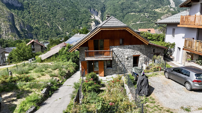 Maison - 98 m² - 5 pièces