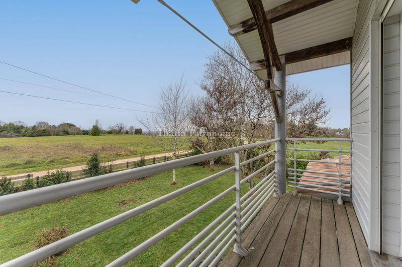 Maison - 220 m² - 8 pièces