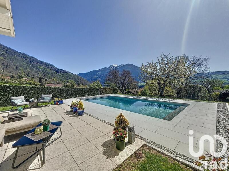 Maison - 195 m² - 6 pièces