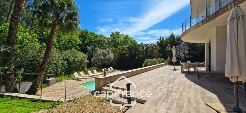 Villa - 240 m² - 7 pièces