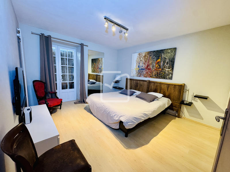 Maison - 276 m² - 8 pièces