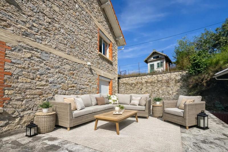 Maison - 182 m² - 8 pièces