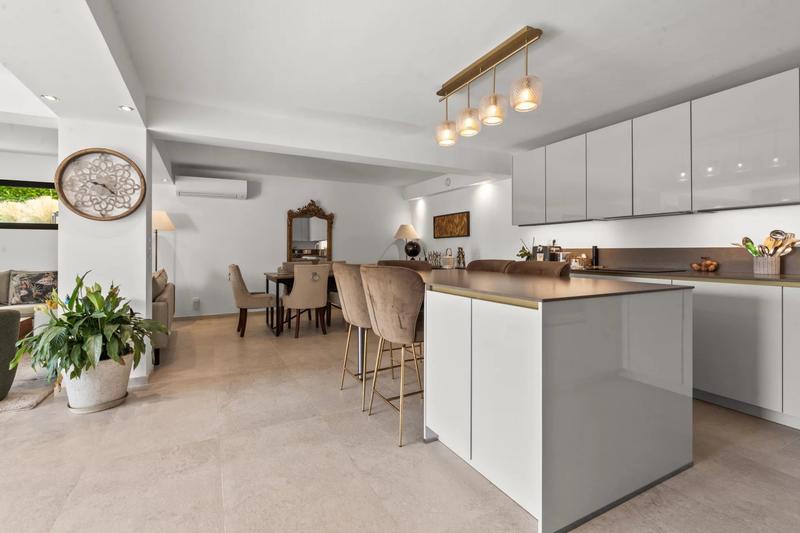 Maison - 315 m² - 8 pièces