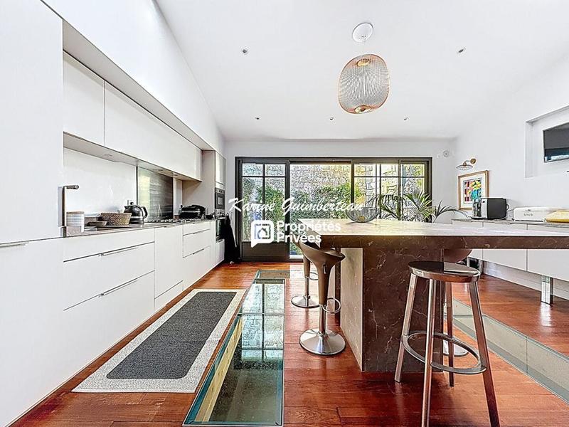 Propriété - 201 m² - 6 pièces