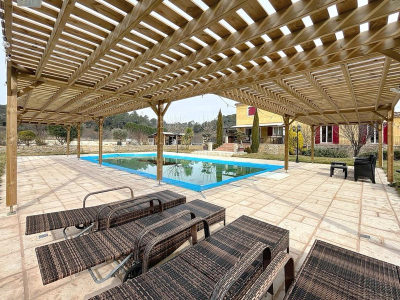 Maison - 230 m² - 10 pièces