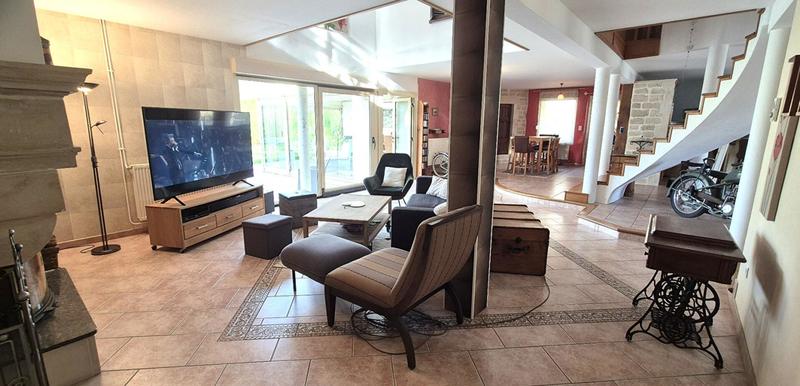 Maison - 225 m² - 10 pièces