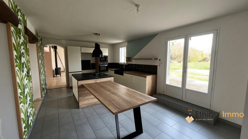 Maison - 246 m² - 8 pièces