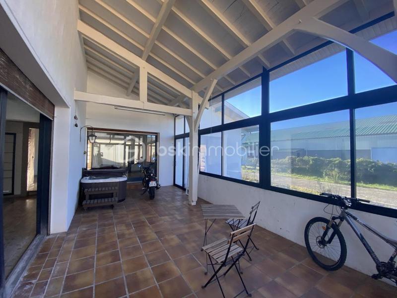 Maison - 220 m² - 9 pièces