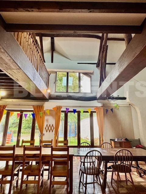 Maison - 337 m² - 8 pièces