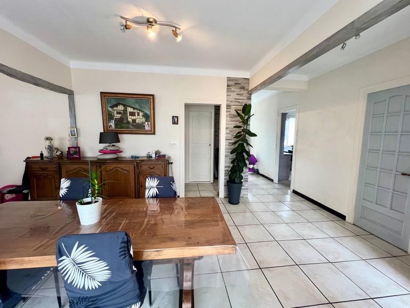 Maison - 210 m² - 10 pièces